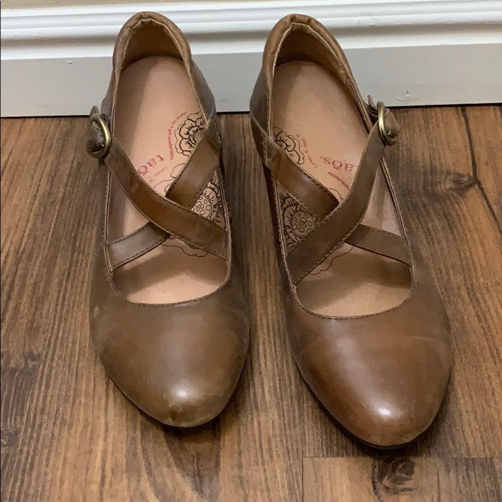 Taos heels